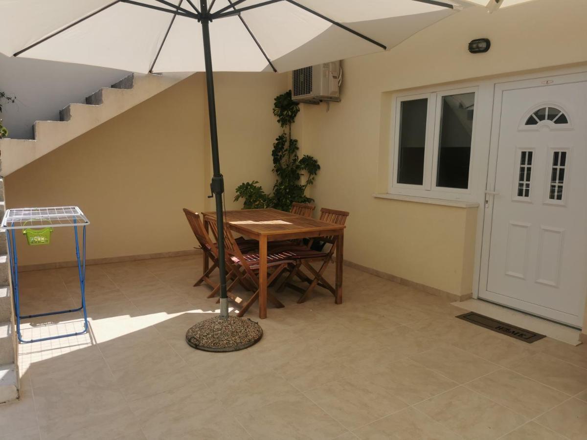 Apartmani Kronjac Milna  Buitenkant foto