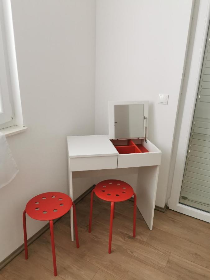 Apartmani Kronjac Milna  Buitenkant foto