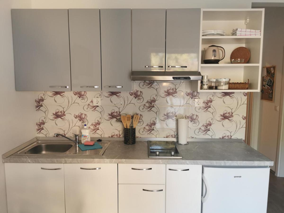 Apartmani Kronjac Milna  Buitenkant foto