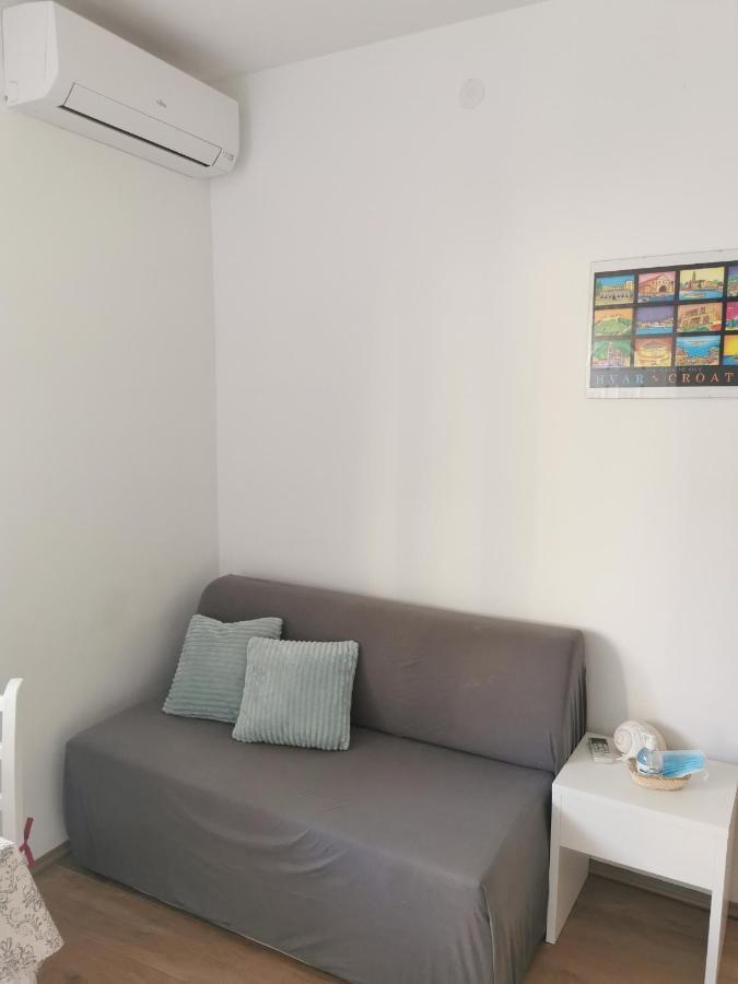 Apartmani Kronjac Milna  Buitenkant foto