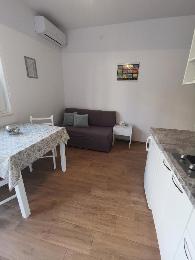 Apartmani Kronjac Milna  Buitenkant foto