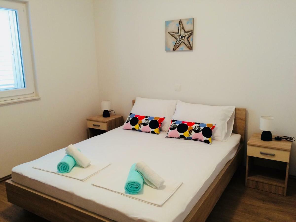Apartmani Kronjac Milna  Buitenkant foto